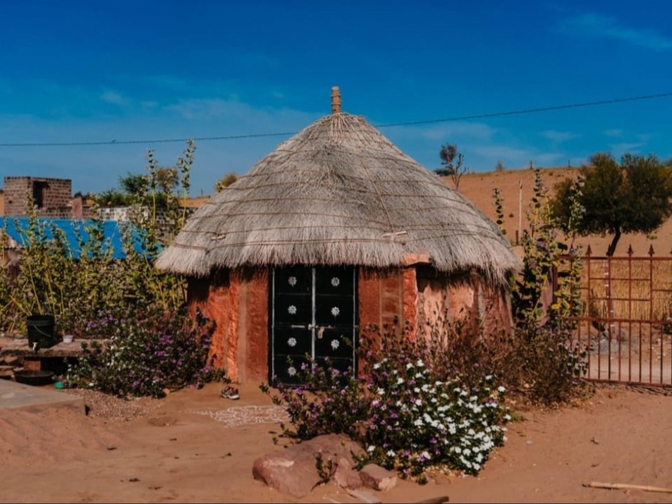 huts on safari desert